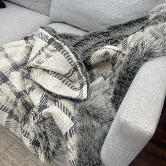 Pottery Barn nottingham faux fur plaid throw - Picture 3 of 3